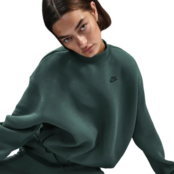 Nike Women's Sportswear Tech Fleece Oversized Crew-Neck Sweatshirt - Picture 5 of 8